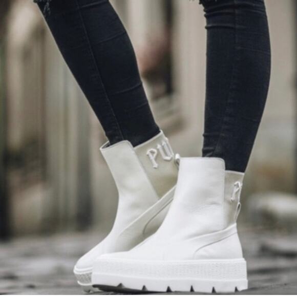 Puma Women's x Fenty Chelsea Sneaker Boot Sz 7.5 - Picture 1 of 7